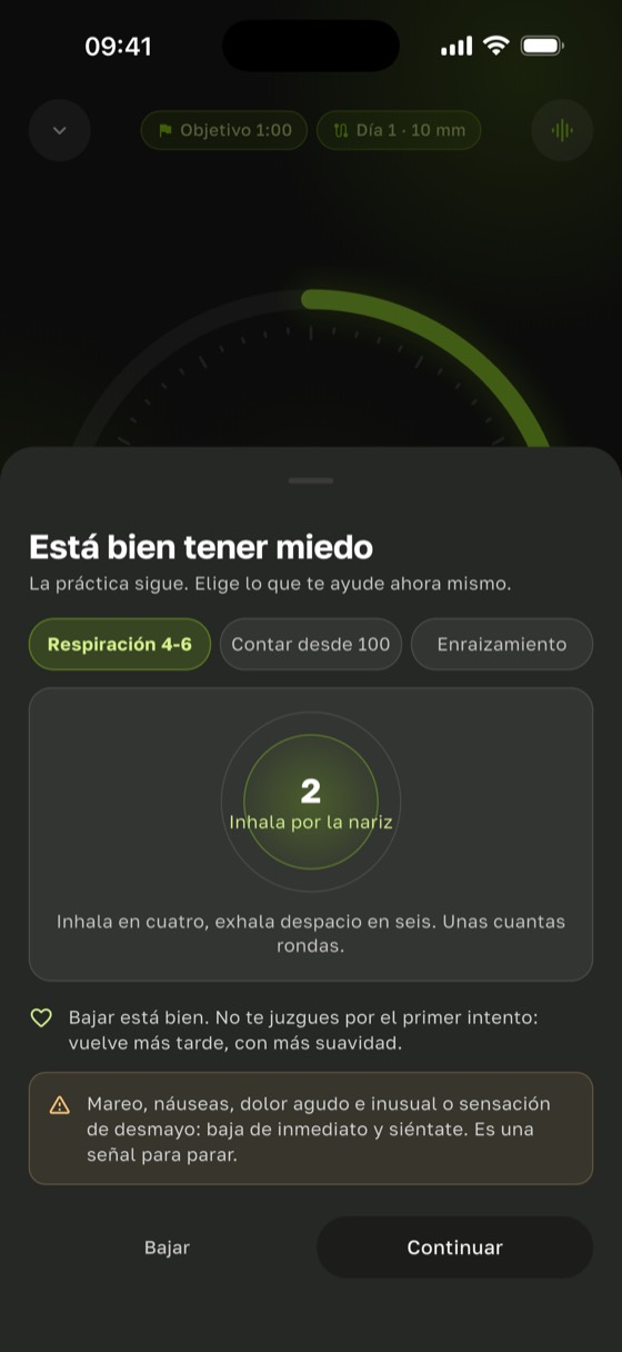 Botón «¿Miedo?» de Sadharo abierto sobre el temporizador: respiración, contar desde 100, enraizamiento y «Bajar»